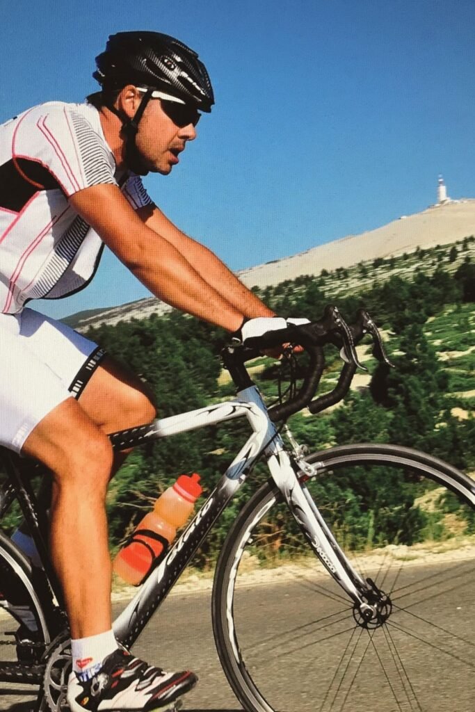 Laurent de Vaucouleurs en pleine ascension du Mont Ventoux à vélo