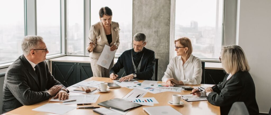 Réunion d'équipe, travail collaboratif, manager, objectifs annuels, travail d'équipe